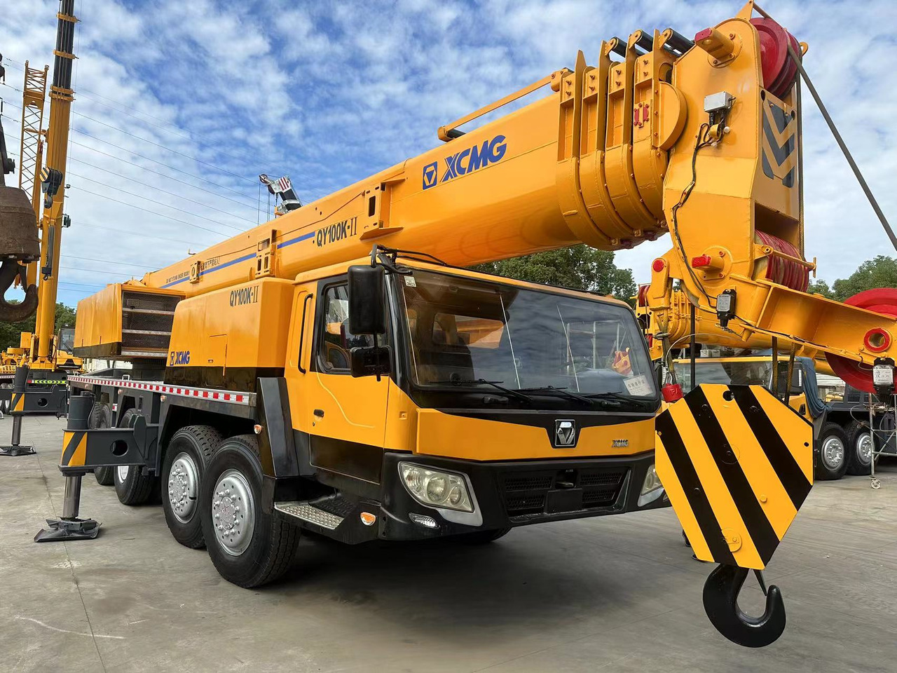 XCMG QY100K - עגורן נייד: תמונה 2 XCMG QY100K - עגורן נייד: תמונה 2