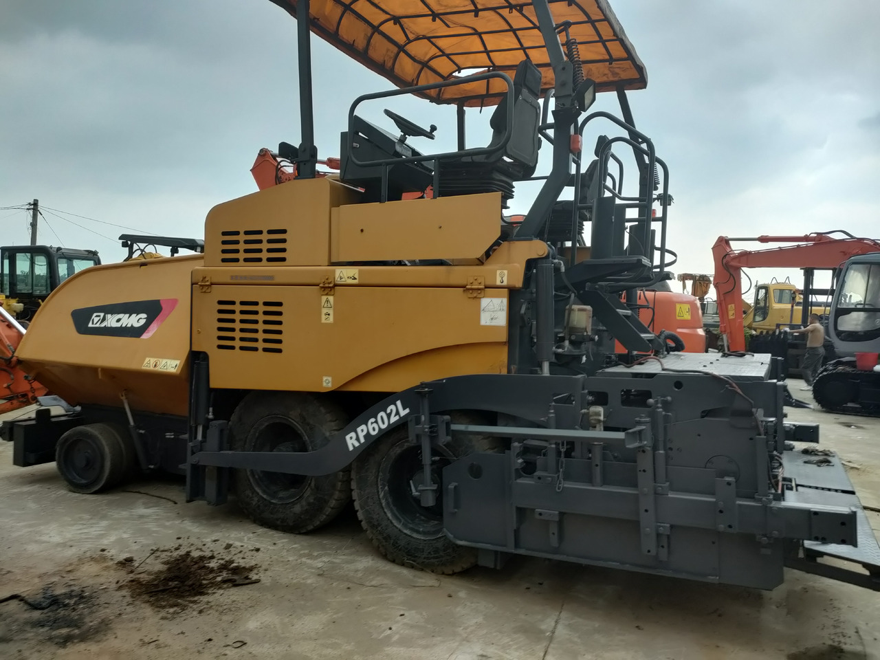 XCMG RP602L - מרצף אספלט: תמונה 2 XCMG RP602L - מרצף אספלט: תמונה 2
