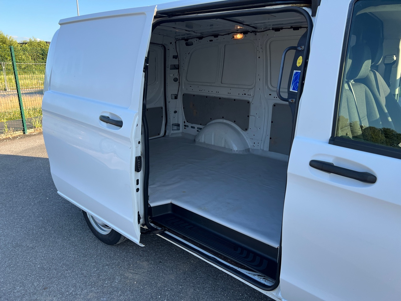 כלי רכב מסחרי עם לוח MERCEDES-BENZ VITO 109 Fourgon 1.6 BlueTEC Long Utilitaire: תמונה 7