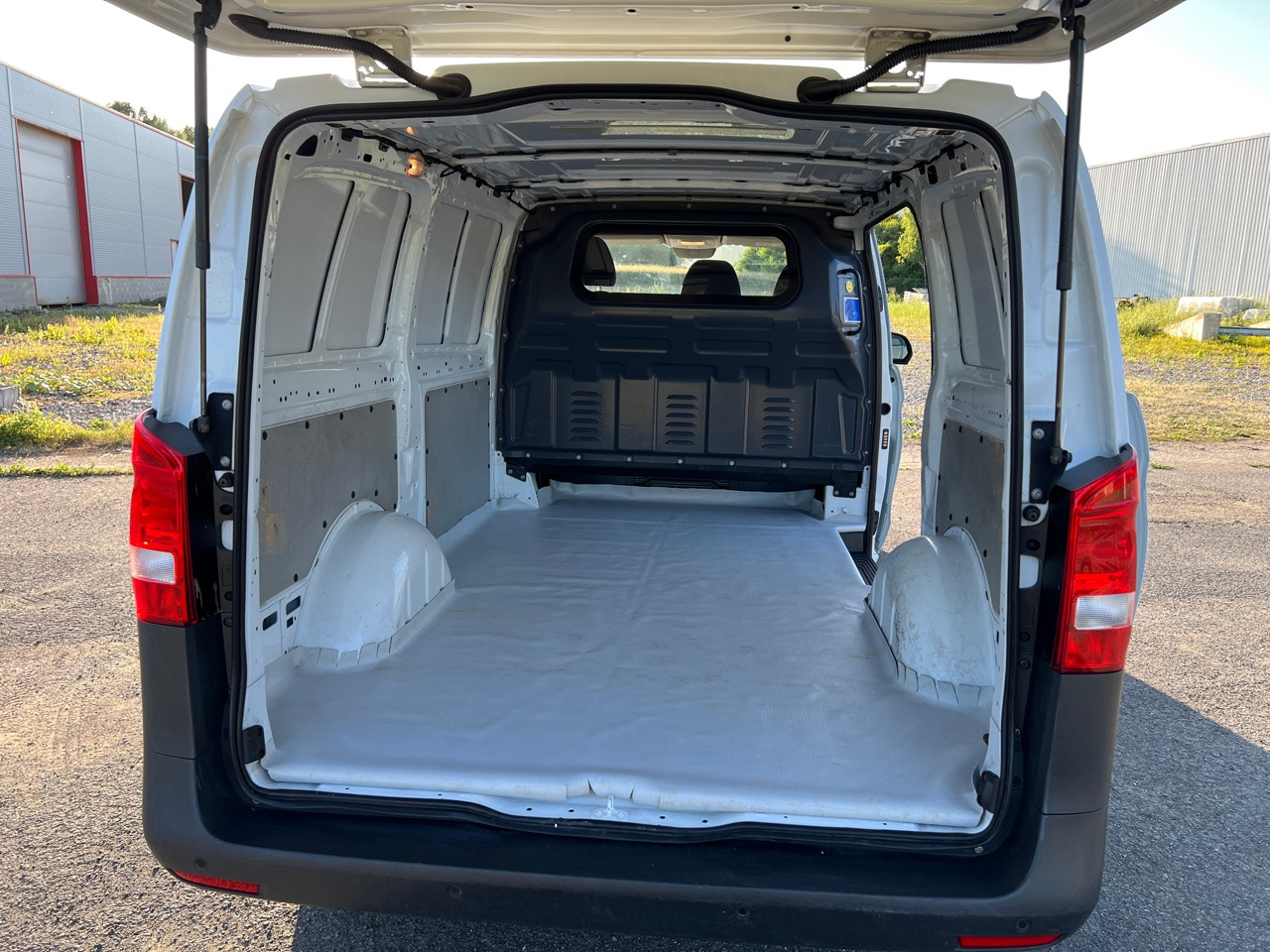 כלי רכב מסחרי עם לוח MERCEDES-BENZ VITO 109 Fourgon 1.6 BlueTEC Long Utilitaire: תמונה 6