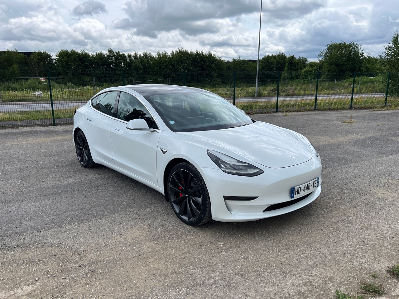 TESLA Model 3 Performance Dual Motor FSD 3 Autopilot - סדאן: תמונה 4 TESLA Model 3 Performance Dual Motor FSD 3 Autopilot - סדאן: תמונה 4