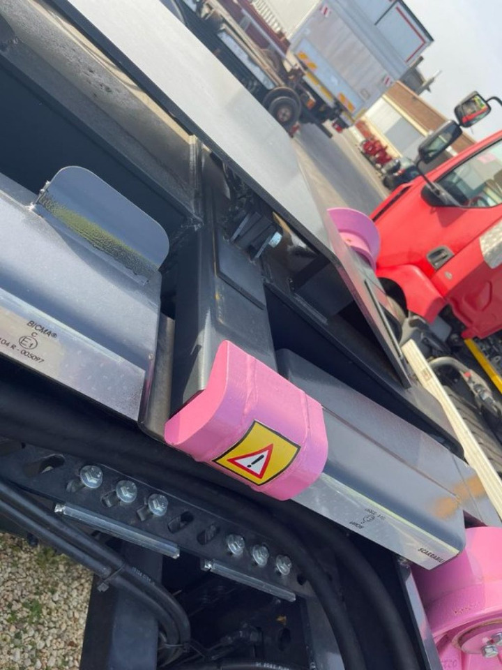 BLOCCAGGIO POSTERIORE ESTERNO - גוף וחלק חיצוני עבור משאית: תמונה 2 BLOCCAGGIO POSTERIORE ESTERNO - גוף וחלק חיצוני עבור משאית: תמונה 2