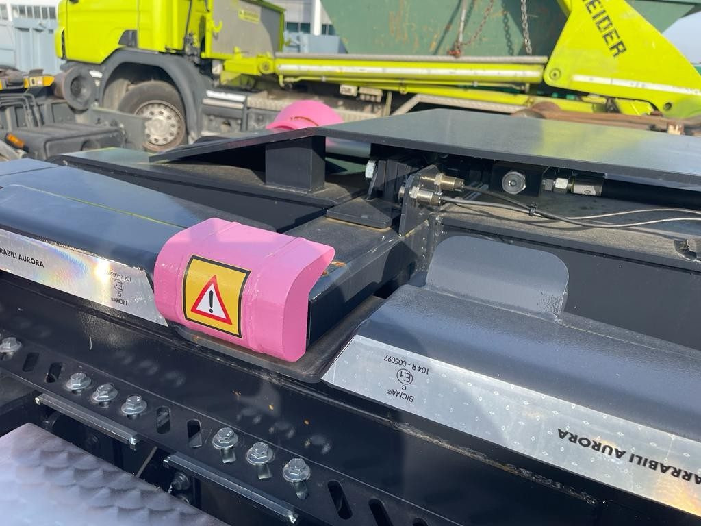 BLOCCAGGIO POSTERIORE ESTERNO - גוף וחלק חיצוני עבור משאית: תמונה 3 BLOCCAGGIO POSTERIORE ESTERNO - גוף וחלק חיצוני עבור משאית: תמונה 3