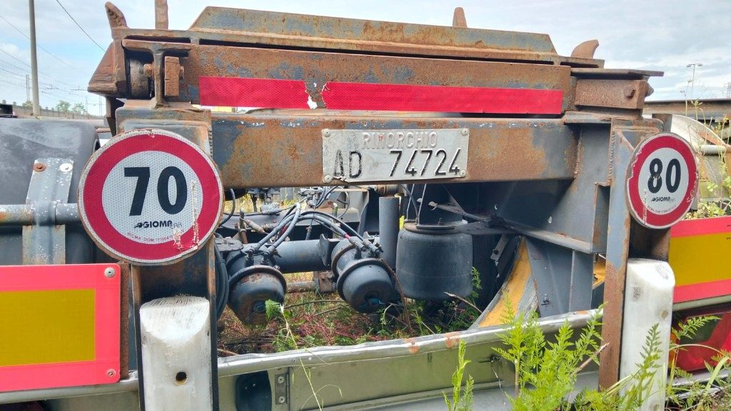 CARDI RIMORCHIO CARDI SCARRABILE PNEUMATICO - קרון נגרר מתגלגל/ מדלג: תמונה 4 CARDI RIMORCHIO CARDI SCARRABILE PNEUMATICO - קרון נגרר מתגלגל/ מדלג: תמונה 4