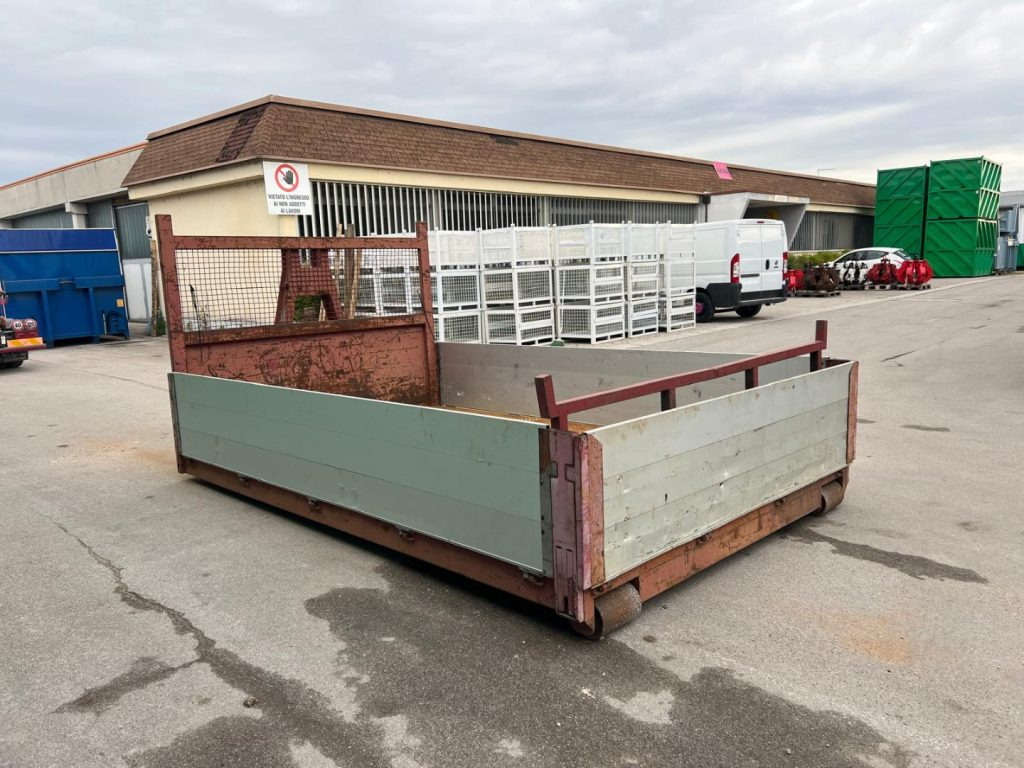 CONTAINER SCARRABILE A PIANALE CON SPONDE - מכולת גלגול: תמונה 3 CONTAINER SCARRABILE A PIANALE CON SPONDE - מכולת גלגול: תמונה 3