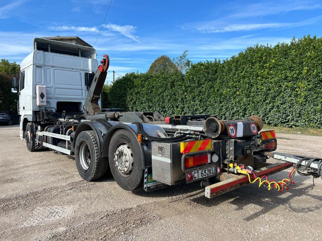 DAF XF530 SCARRABILE - משאית הרמת וו: תמונה 2 DAF XF530 SCARRABILE - משאית הרמת וו: תמונה 2