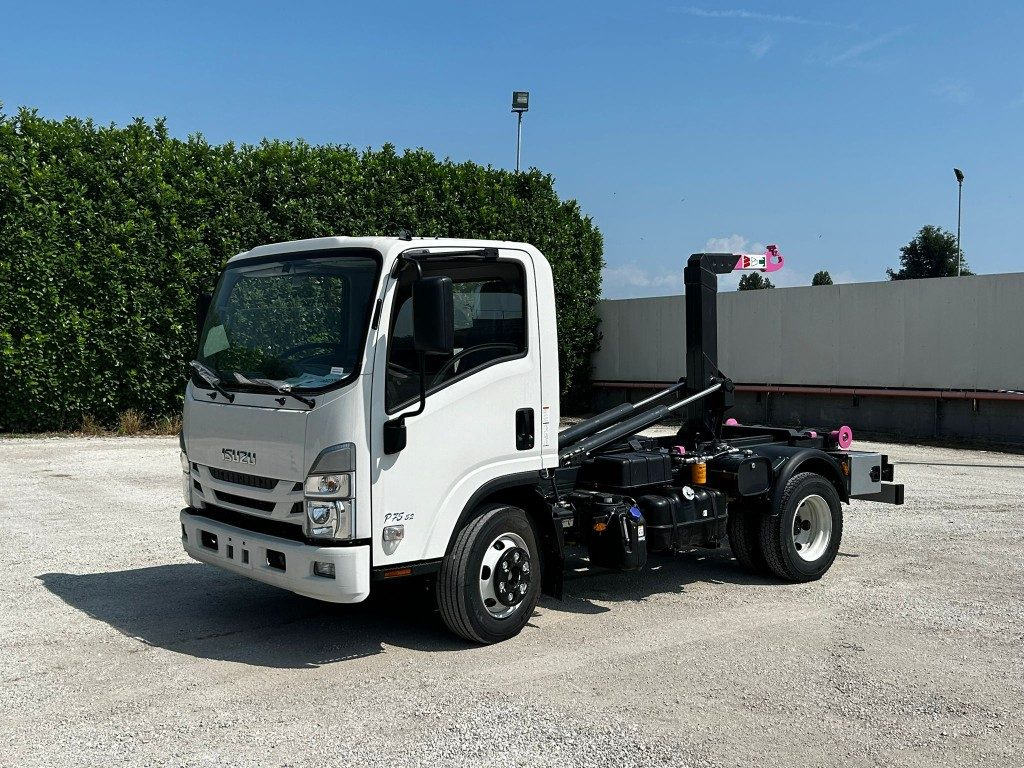ISUZU P75 NUOVO SCARRABILE - משאית הרמת וו: תמונה 1 ISUZU P75 NUOVO SCARRABILE - משאית הרמת וו: תמונה 1