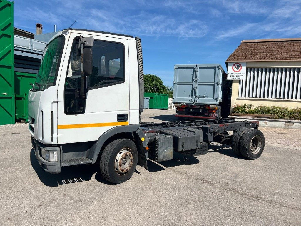 IVECO 80E15 A TELAIO - משאית עם שלדת תא: תמונה 5 IVECO 80E15 A TELAIO - משאית עם שלדת תא: תמונה 5