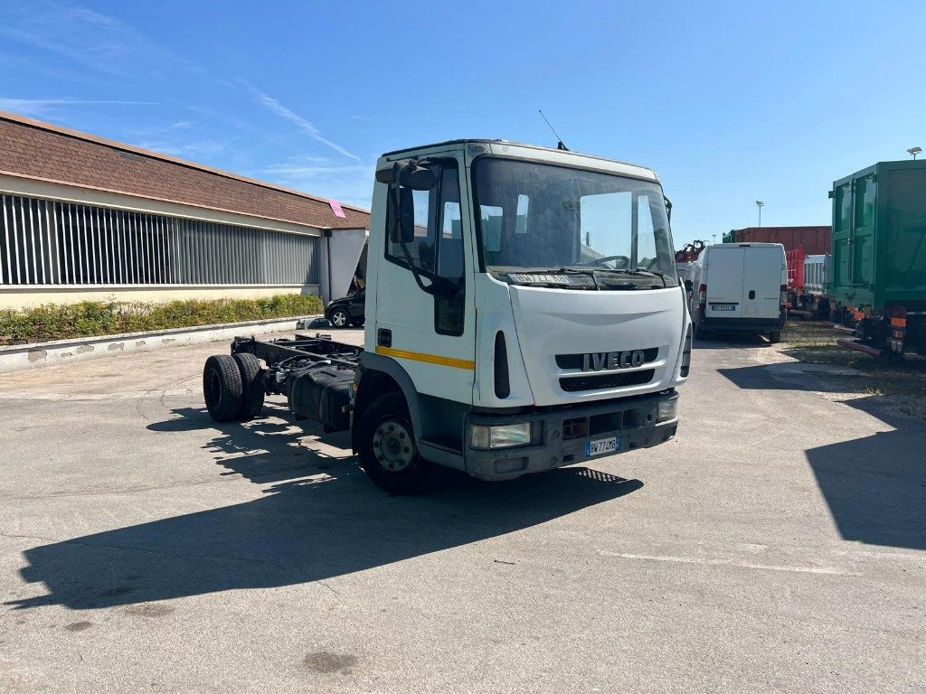 IVECO 80E15 A TELAIO - משאית עם שלדת תא: תמונה 2 IVECO 80E15 A TELAIO - משאית עם שלדת תא: תמונה 2