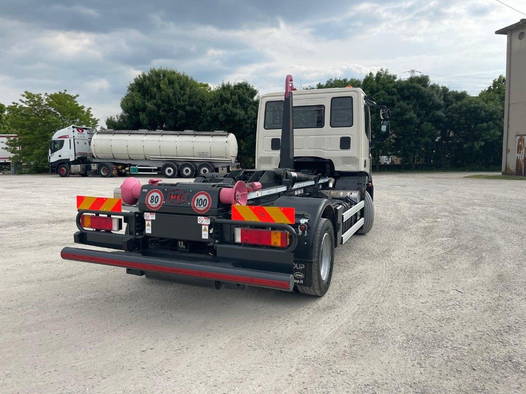 IVECO EUROCARGO 120E22 SCARRABILE - משאית הרמת וו: תמונה 4 IVECO EUROCARGO 120E22 SCARRABILE - משאית הרמת וו: תמונה 4