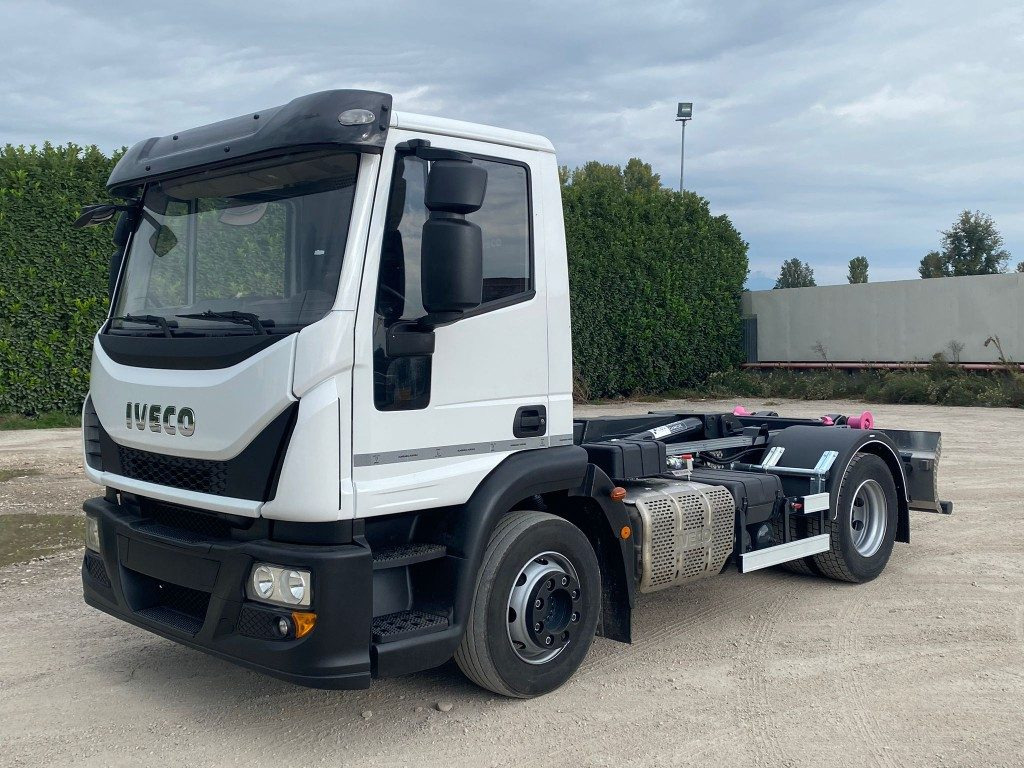 IVECO EUROCARGO 120E25 SCARRABILE - משאית הרמת וו: תמונה 1 IVECO EUROCARGO 120E25 SCARRABILE - משאית הרמת וו: תמונה 1