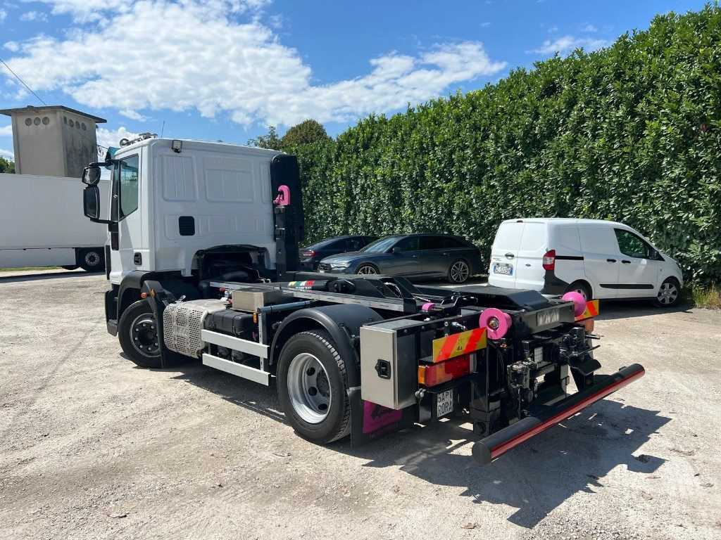 IVECO EUROCARGO 120E28 CON SCARRABILE NUOVO - משאית הרמת וו: תמונה 3 IVECO EUROCARGO 120E28 CON SCARRABILE NUOVO - משאית הרמת וו: תמונה 3