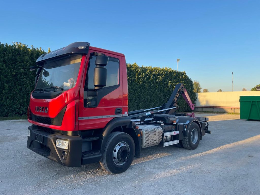 IVECO EUROCARGO 160E32 CON SCARRABILE NUOVO - משאית הרמת וו: תמונה 1 IVECO EUROCARGO 160E32 CON SCARRABILE NUOVO - משאית הרמת וו: תמונה 1