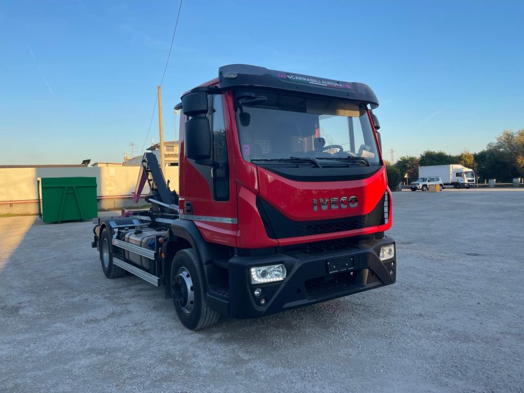 IVECO EUROCARGO 160E32 CON SCARRABILE NUOVO - משאית הרמת וו: תמונה 3 IVECO EUROCARGO 160E32 CON SCARRABILE NUOVO - משאית הרמת וו: תמונה 3