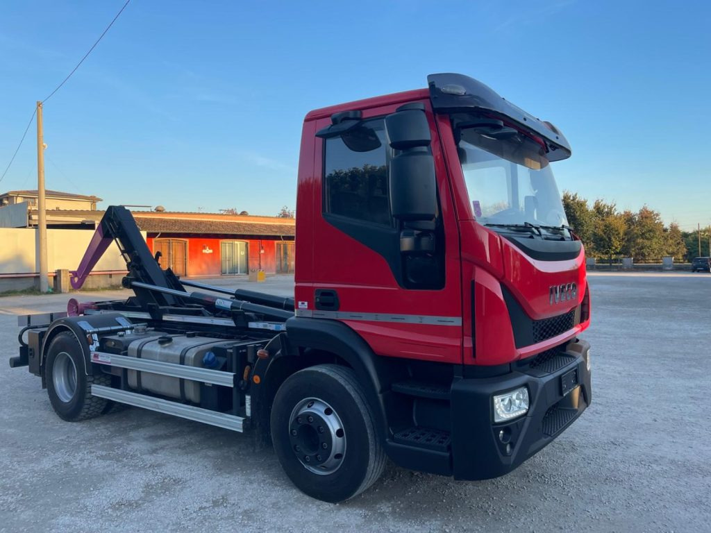 IVECO EUROCARGO 160E32 CON SCARRABILE NUOVO - משאית הרמת וו: תמונה 2 IVECO EUROCARGO 160E32 CON SCARRABILE NUOVO - משאית הרמת וו: תמונה 2