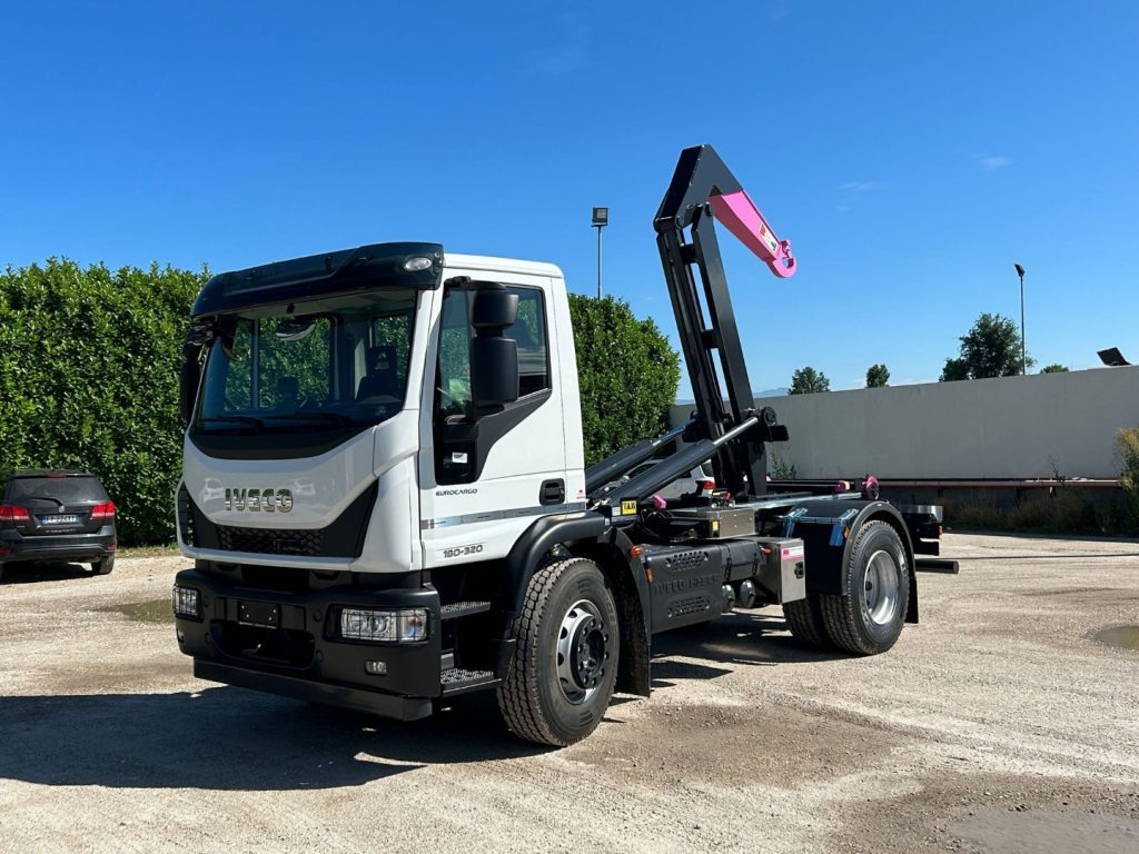 IVECO EUROCARGO 180E32K NUOVO SCARRABILE - משאית הרמת וו: תמונה 1 IVECO EUROCARGO 180E32K NUOVO SCARRABILE - משאית הרמת וו: תמונה 1