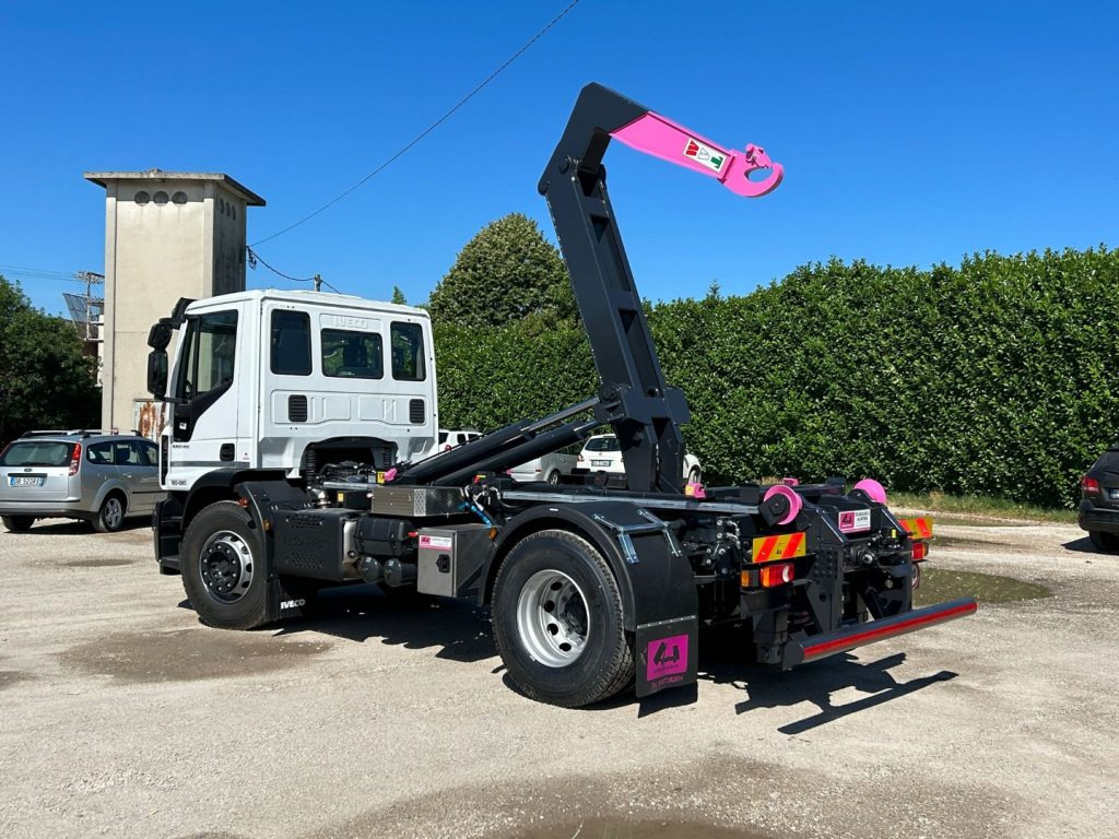IVECO EUROCARGO 180E32K NUOVO SCARRABILE - משאית הרמת וו: תמונה 4 IVECO EUROCARGO 180E32K NUOVO SCARRABILE - משאית הרמת וו: תמונה 4