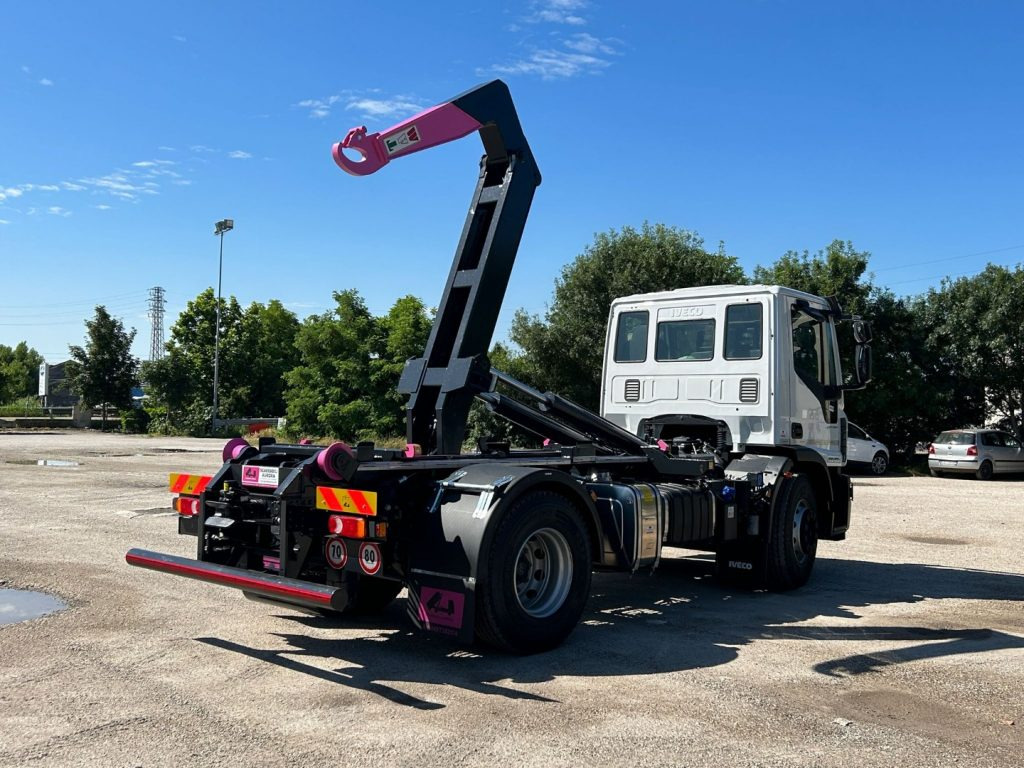 IVECO EUROCARGO 180E32K NUOVO SCARRABILE - משאית הרמת וו: תמונה 5 IVECO EUROCARGO 180E32K NUOVO SCARRABILE - משאית הרמת וו: תמונה 5