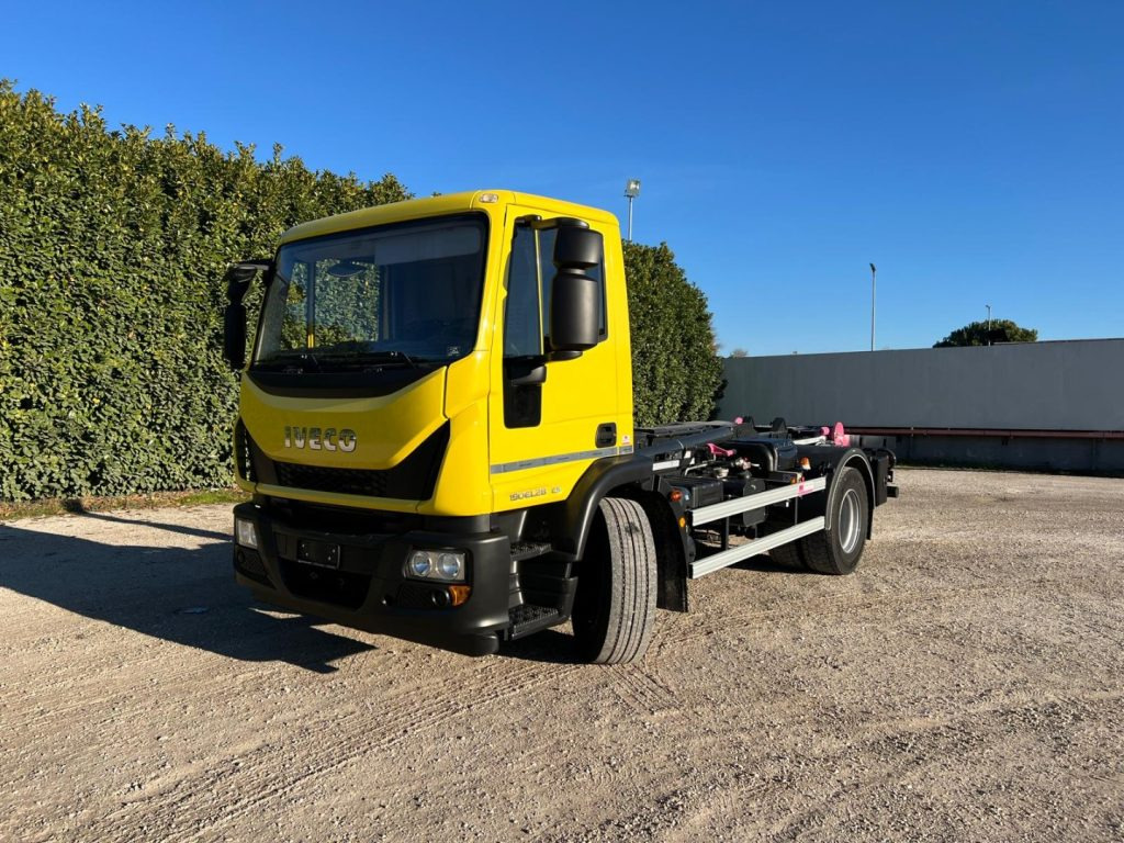 IVECO EUROCARGO 180EL28 SCARRABILE - משאית הרמת וו: תמונה 2 IVECO EUROCARGO 180EL28 SCARRABILE - משאית הרמת וו: תמונה 2