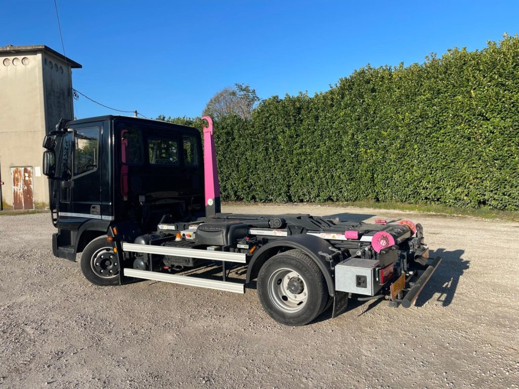 IVECO EUROCARGO 75E18 CON SCARRABILE NUOVO - משאית הרמת וו: תמונה 4 IVECO EUROCARGO 75E18 CON SCARRABILE NUOVO - משאית הרמת וו: תמונה 4