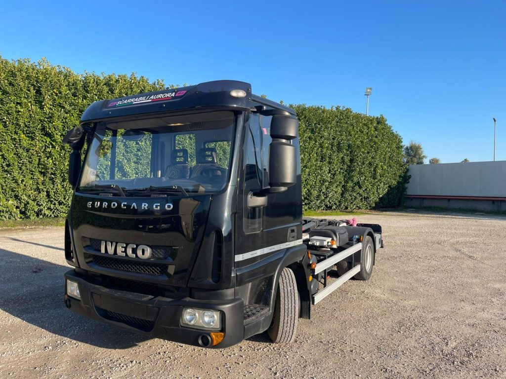IVECO EUROCARGO 75E18 CON SCARRABILE NUOVO - משאית הרמת וו: תמונה 2 IVECO EUROCARGO 75E18 CON SCARRABILE NUOVO - משאית הרמת וו: תמונה 2