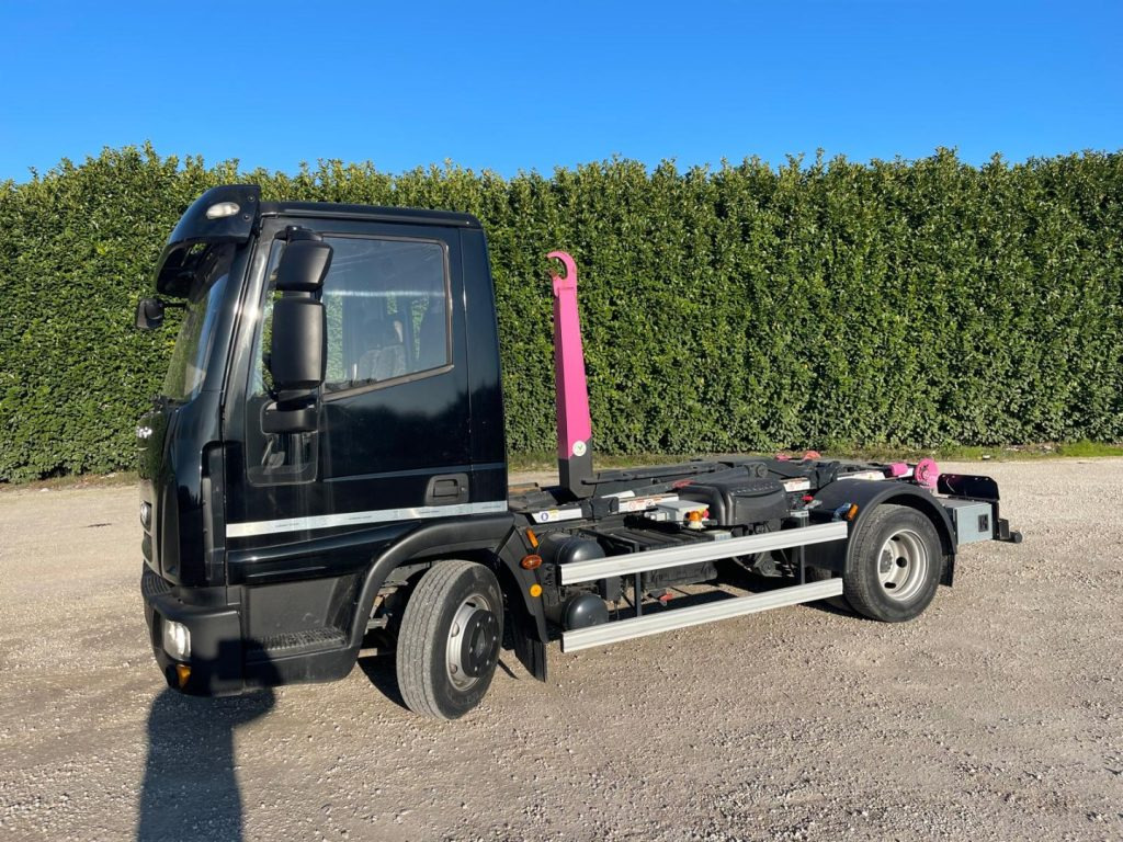 IVECO EUROCARGO 75E18 CON SCARRABILE NUOVO - משאית הרמת וו: תמונה 3 IVECO EUROCARGO 75E18 CON SCARRABILE NUOVO - משאית הרמת וו: תמונה 3