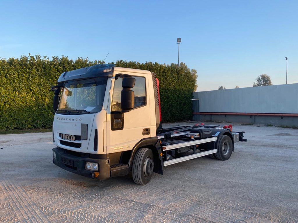 IVECO EUROCARGO 80 E18 CON IMPIANTO SCARRABILE NUO - משאית הרמת וו: תמונה 3 IVECO EUROCARGO 80 E18 CON IMPIANTO SCARRABILE NUO - משאית הרמת וו: תמונה 3