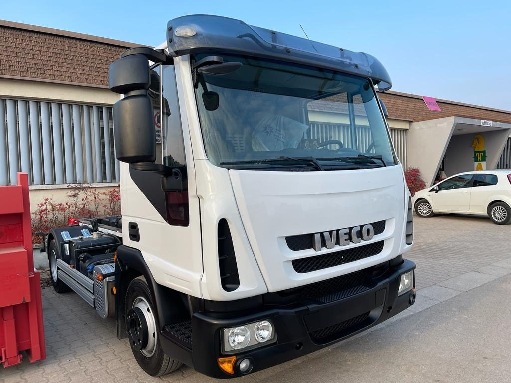 IVECO EUROCARGO 80 E18 CON IMPIANTO SCARRABILE NUO - משאית הרמת וו: תמונה 2 IVECO EUROCARGO 80 E18 CON IMPIANTO SCARRABILE NUO - משאית הרמת וו: תמונה 2