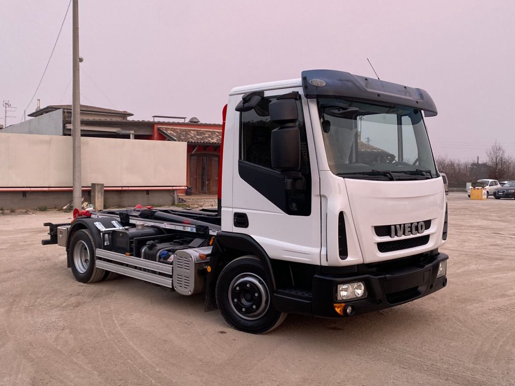 IVECO EUROCARGO 80 E18 CON IMPIANTO SCARRABILE NUO - משאית הרמת וו: תמונה 1 IVECO EUROCARGO 80 E18 CON IMPIANTO SCARRABILE NUO - משאית הרמת וו: תמונה 1