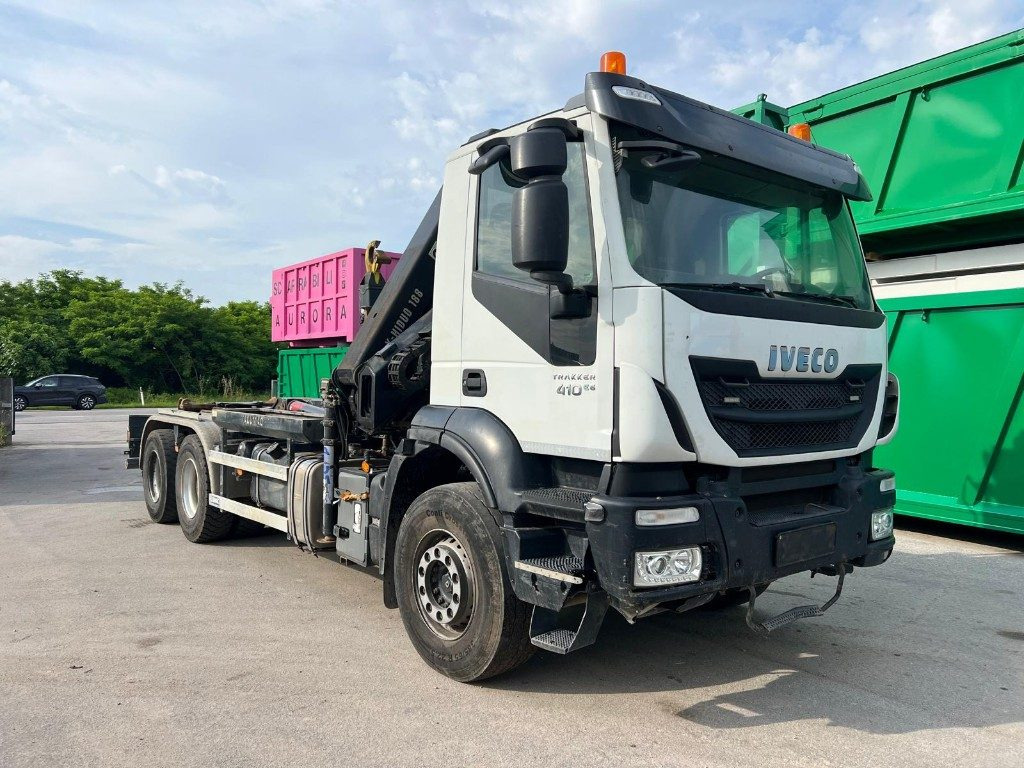 IVECO TRAKKER 410 SCARRABILE - משאית הרמת וו: תמונה 2 IVECO TRAKKER 410 SCARRABILE - משאית הרמת וו: תמונה 2