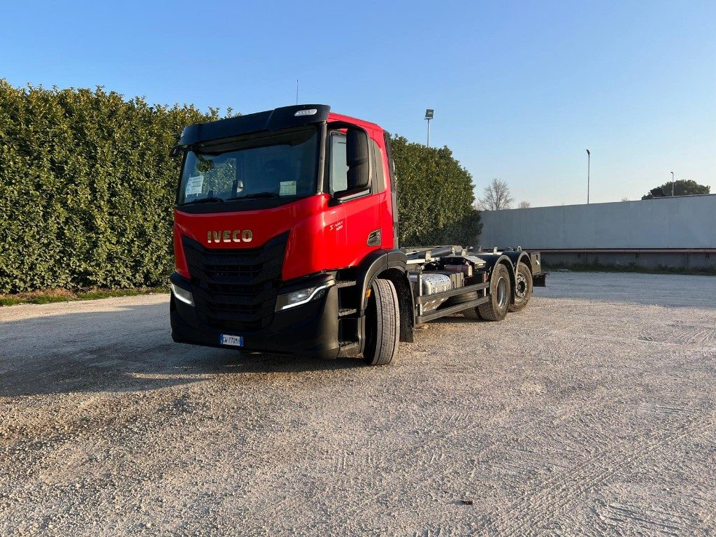 IVECO X-WAY AD260 NUOVO TARGATO SCARRABILE - משאית הרמת וו: תמונה 1 IVECO X-WAY AD260 NUOVO TARGATO SCARRABILE - משאית הרמת וו: תמונה 1