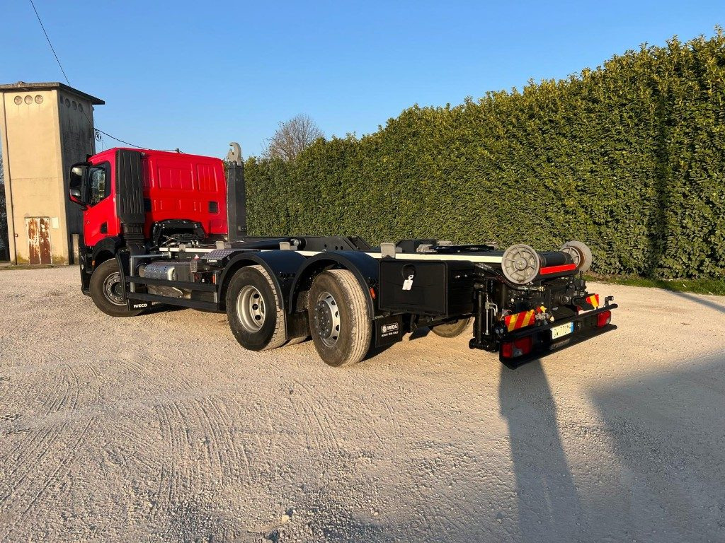IVECO X-WAY AD260 NUOVO TARGATO SCARRABILE - משאית הרמת וו: תמונה 3 IVECO X-WAY AD260 NUOVO TARGATO SCARRABILE - משאית הרמת וו: תמונה 3