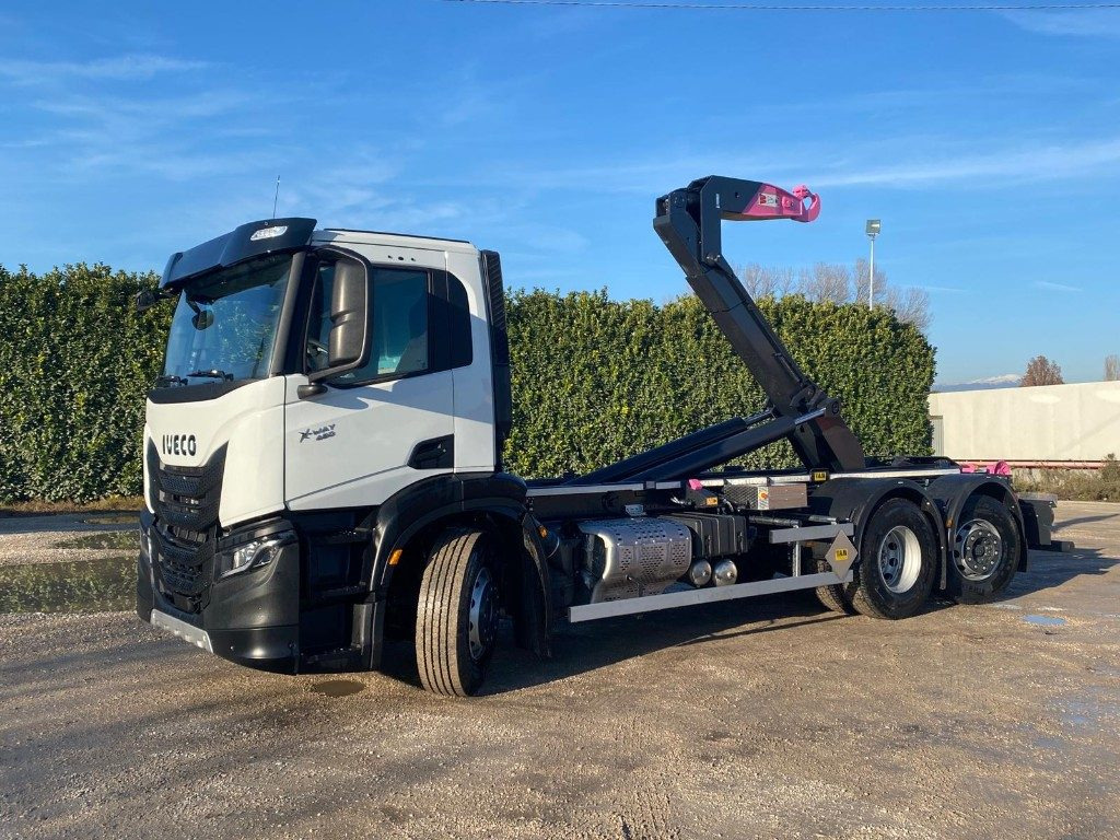 IVECO X-WAY AD280X48 NUOVO SCARRABILE PASSO 4500 - משאית הרמת וו: תמונה 1 IVECO X-WAY AD280X48 NUOVO SCARRABILE PASSO 4500 - משאית הרמת וו: תמונה 1