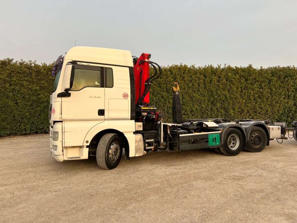 MAN TGX 26.440 SCARRABILE CON GRU - משאית הרמת וו: תמונה 2 MAN TGX 26.440 SCARRABILE CON GRU - משאית הרמת וו: תמונה 2