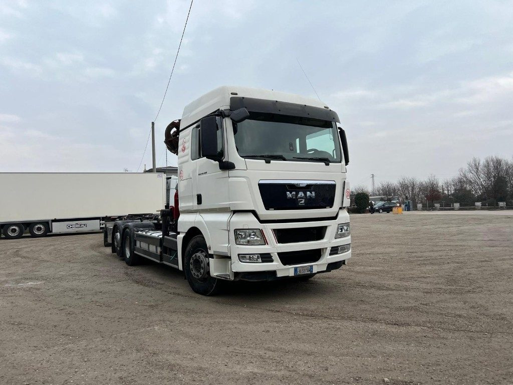 MAN TGX 26.480 SCARRABILE CON GRU - משאית הרמת וו: תמונה 2 MAN TGX 26.480 SCARRABILE CON GRU - משאית הרמת וו: תמונה 2