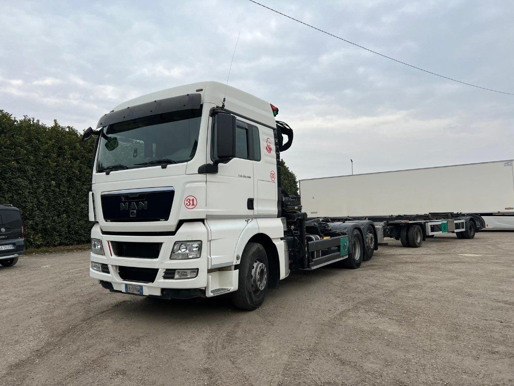 MAN TGX 26.480 SCARRABILE CON GRU - משאית הרמת וו: תמונה 1 MAN TGX 26.480 SCARRABILE CON GRU - משאית הרמת וו: תמונה 1