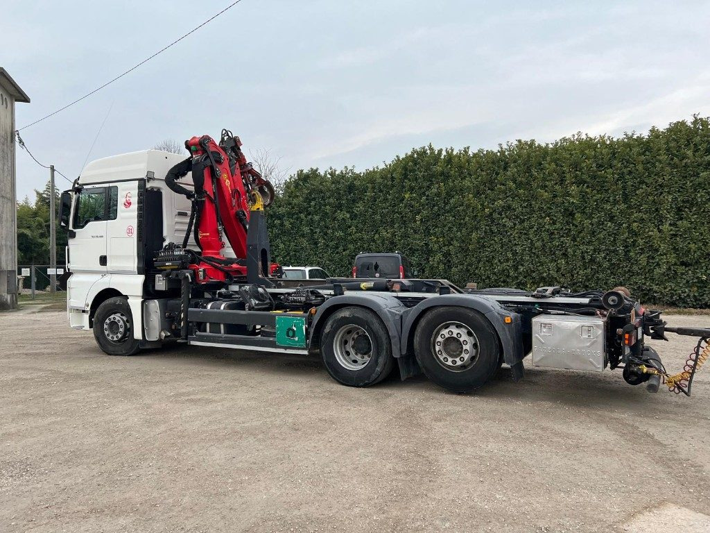 MAN TGX 26.480 SCARRABILE CON GRU - משאית הרמת וו, משאית מנוף: תמונה 4 MAN TGX 26.480 SCARRABILE CON GRU - משאית הרמת וו, משאית מנוף: תמונה 4