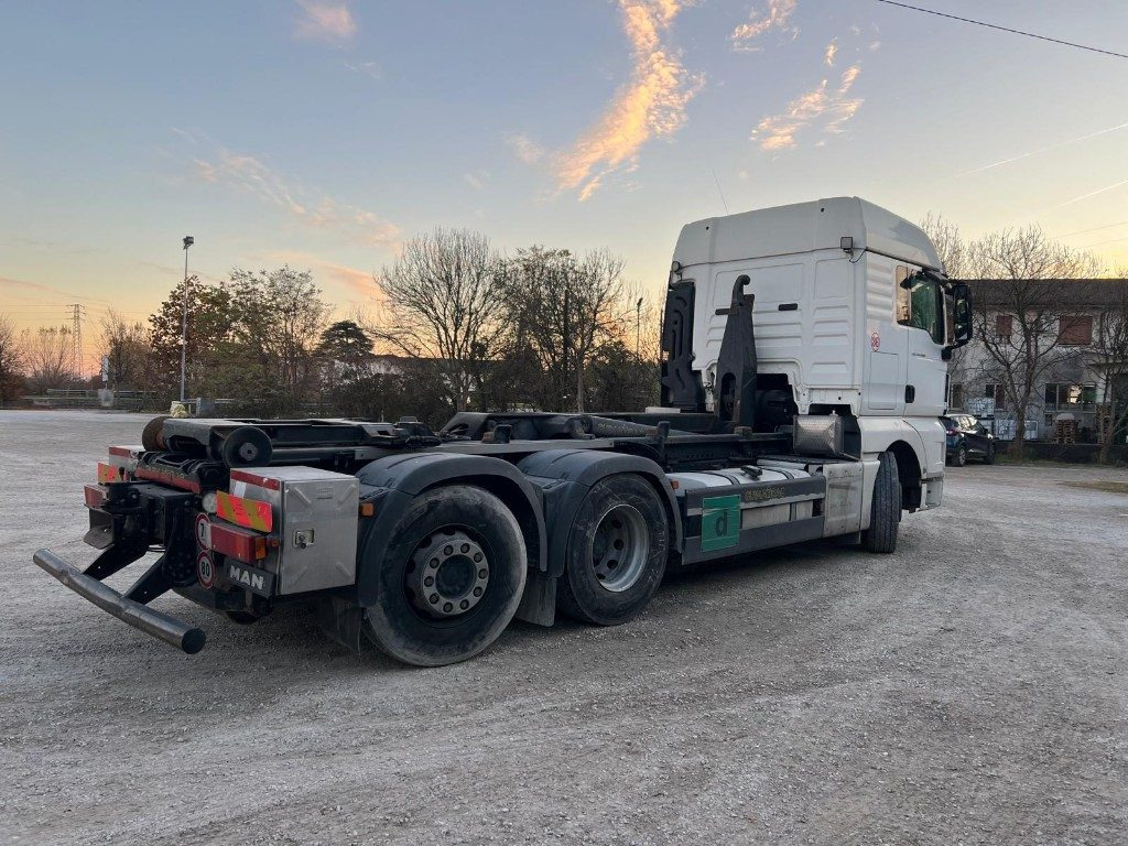 MAN TGX 26.480 USATO SCARRABILE - משאית הרמת וו: תמונה 2 MAN TGX 26.480 USATO SCARRABILE - משאית הרמת וו: תמונה 2