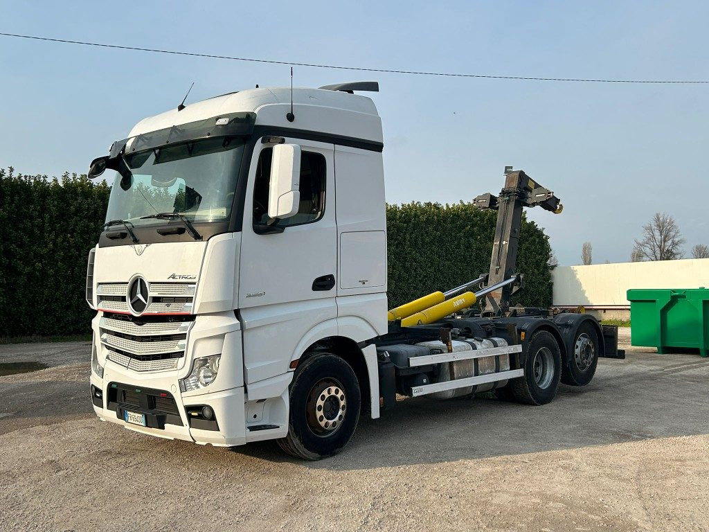 MERCEDES ACTROS 25.51 SCARRABILE - משאית הרמת וו: תמונה 1 MERCEDES ACTROS 25.51 SCARRABILE - משאית הרמת וו: תמונה 1