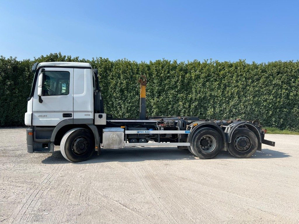 MERCEDES-BENZ MERCEDES ACTROS 25.41 SCARRABILE - משאית הרמת וו: תמונה 3 MERCEDES-BENZ MERCEDES ACTROS 25.41 SCARRABILE - משאית הרמת וו: תמונה 3