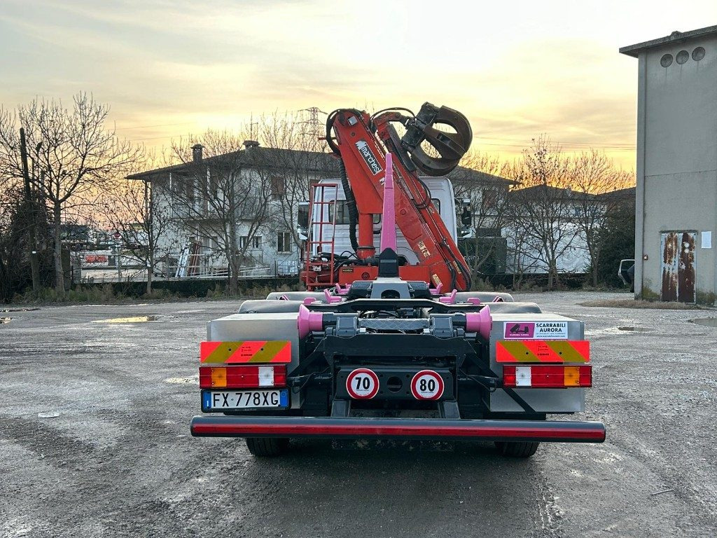 MERCEDES-BENZ MERCEDES AXOR 2533 SCARRABILE CON GRU E POLIPO - משאית הרמת וו, משאית מנוף: תמונה 4 MERCEDES-BENZ MERCEDES AXOR 2533 SCARRABILE CON GRU E POLIPO - משאית הרמת וו, משאית מנוף: תמונה 4