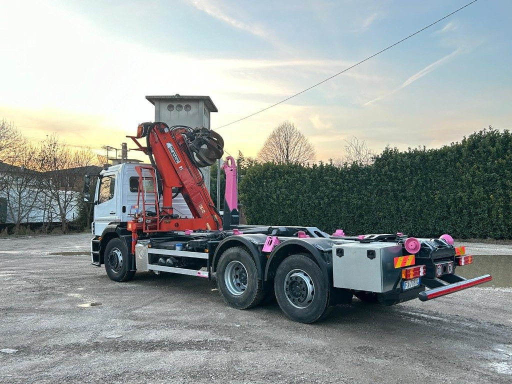 MERCEDES-BENZ MERCEDES AXOR 2533 SCARRABILE CON GRU E POLIPO - משאית הרמת וו: תמונה 3 MERCEDES-BENZ MERCEDES AXOR 2533 SCARRABILE CON GRU E POLIPO - משאית הרמת וו: תמונה 3