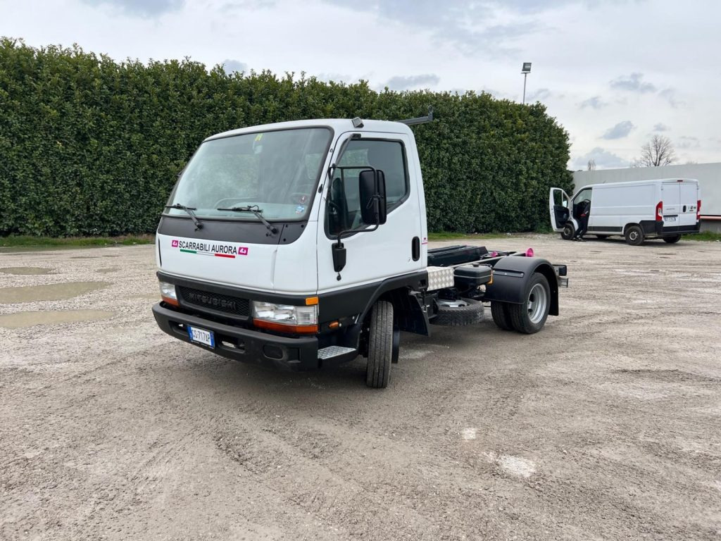MITSUBISHI CANTER 3.0 SCARRABILE - משאית הרמת וו: תמונה 1 MITSUBISHI CANTER 3.0 SCARRABILE - משאית הרמת וו: תמונה 1
