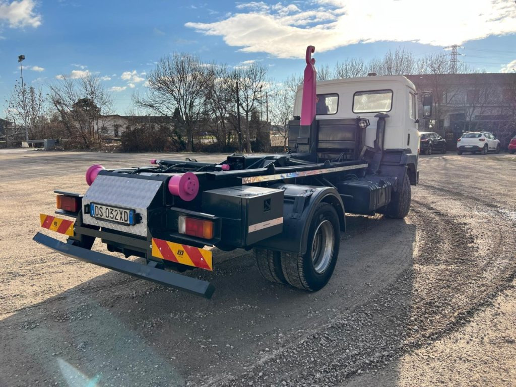 NISSAN 130/115 SCARRABILE - משאית הרמת וו: תמונה 4 NISSAN 130/115 SCARRABILE - משאית הרמת וו: תמונה 4