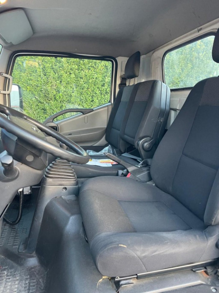 NISSAN NT400 SCARRABILE PATENTE B - משאית הרמת וו: תמונה 5 NISSAN NT400 SCARRABILE PATENTE B - משאית הרמת וו: תמונה 5