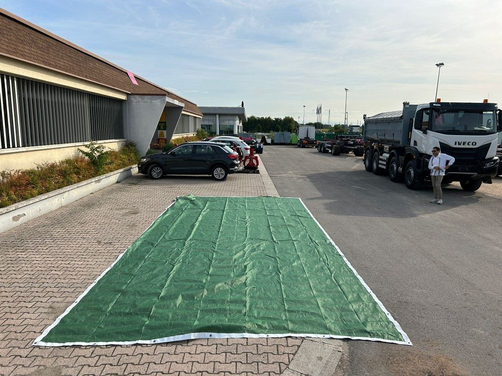 RETE ANTIGRANDINE NUOVA PER COPERTURA CONTAINERS - גוף וחלק חיצוני עבור משאית: תמונה 1 RETE ANTIGRANDINE NUOVA PER COPERTURA CONTAINERS - גוף וחלק חיצוני עבור משאית: תמונה 1