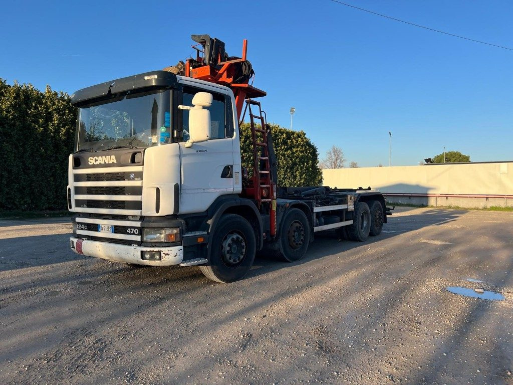 SCANIA CV R124 SCARRABILE CON GRU E POLIPO - משאית הרמת וו: תמונה 1 SCANIA CV R124 SCARRABILE CON GRU E POLIPO - משאית הרמת וו: תמונה 1