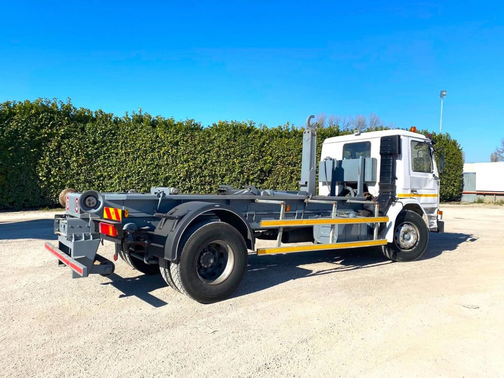 SCANIA H82 SCARRABILE BALESTRATO ANTERIORE E POSTE - משאית הרמת וו: תמונה 4 SCANIA H82 SCARRABILE BALESTRATO ANTERIORE E POSTE - משאית הרמת וו: תמונה 4