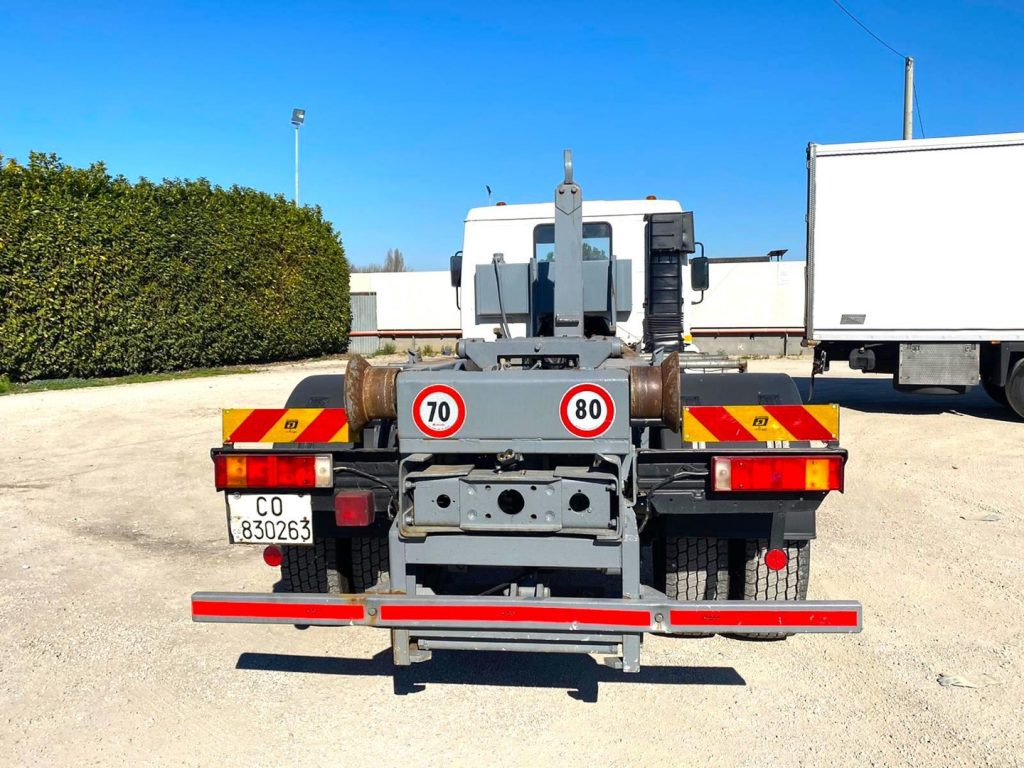SCANIA H82 SCARRABILE BALESTRATO ANTERIORE E POSTE - משאית הרמת וו: תמונה 3 SCANIA H82 SCARRABILE BALESTRATO ANTERIORE E POSTE - משאית הרמת וו: תמונה 3