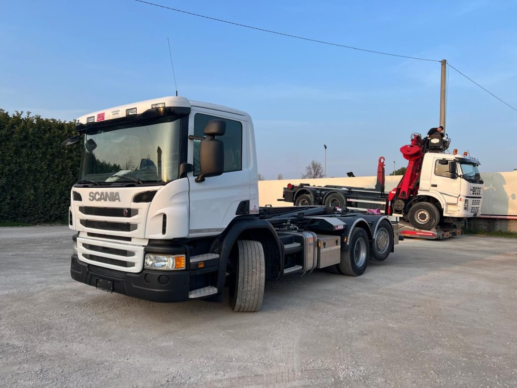 SCANIA P410 SCARRABILE CON RIDUTTORE AI MOZZI - משאית הרמת וו: תמונה 1 SCANIA P410 SCARRABILE CON RIDUTTORE AI MOZZI - משאית הרמת וו: תמונה 1
